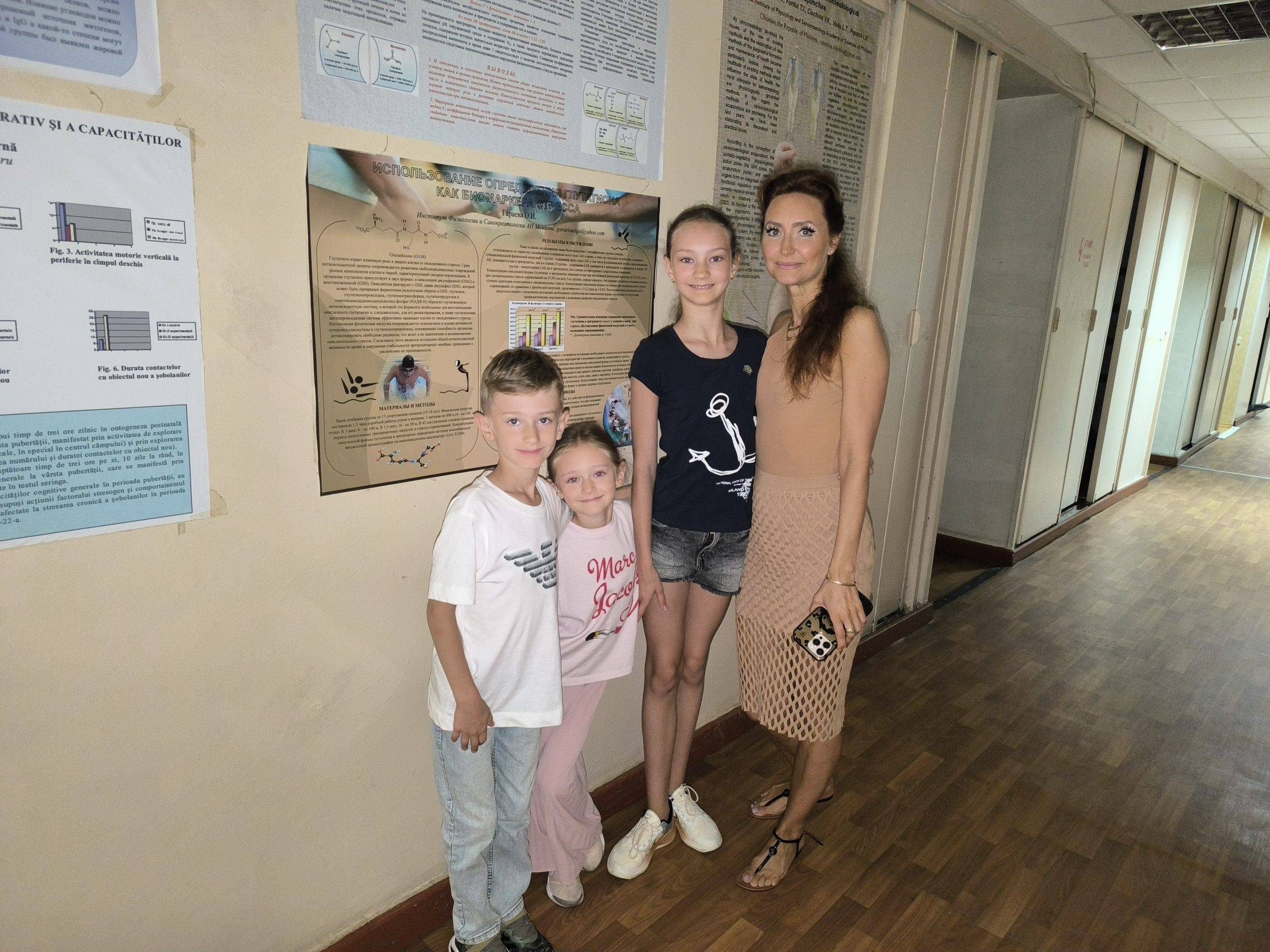 Un grup de copii în vizită la Institutul de Fiziologie și Sanocreatologie